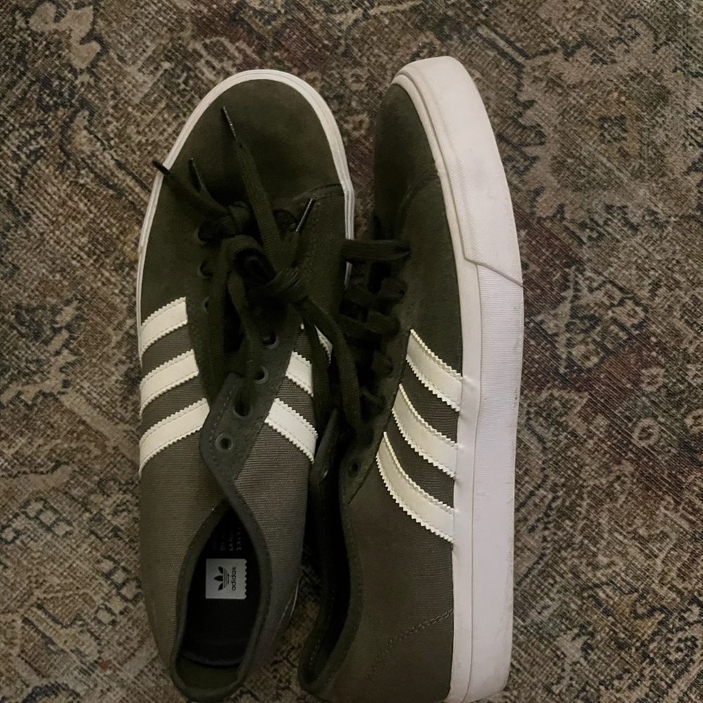 Adidas Sneakers